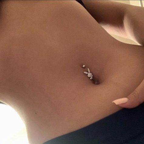 Bellybutton Piercings, Belly Button Piercing Jewelry, Belly Piercing Jewelry, Pretty Ear Piercings, Cool Piercings, Tattoos Geometric, Cute Piercings, Belly Jewelry, Body Jewelry Piercing