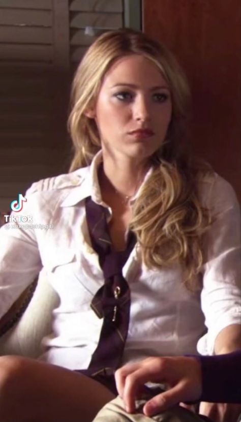 Serena Vanderwoodsen Hair Tutorial, Selena Van Der Woodsen Hair, Serina Vanderwudson, Serena Van Der Woodsen Hair, World Book Day Outfits, Serena Vanderwoodsen, Gossip Girl Aesthetic, Serena Van Der, New York City Aesthetic