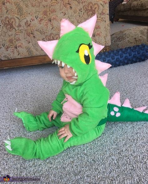 Baby Dinosaur Costume, Girl Dinosaur Costume, Diy Dinosaur Costume, Diy Baby Halloween Costumes, Kids Dinosaur Costume, Diy Baby Costumes, Dinosaur Halloween Costume, Dinosaur Halloween, Halloween Costumes 2016