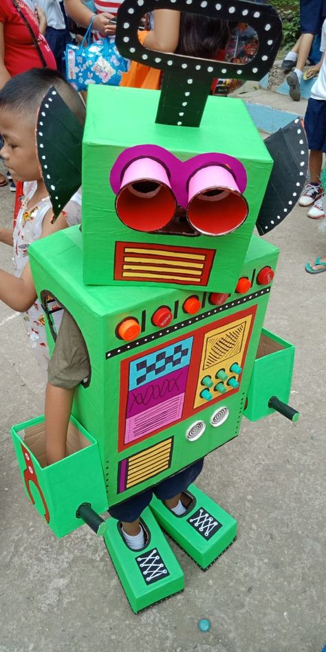 Robots Out Of Cardboard Boxes, Robot Box Costume, How To Make A Robot Out Of Boxes, Robot Costume Ideas, Cardboard Box Robot, Cardboard Robot Costume, Cardboard Robot Diy, Toddler Robot Costume, Robot Costume Diy