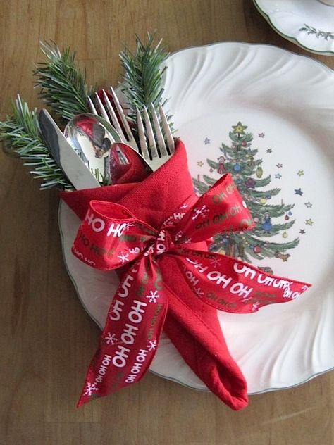 CHRISTMAS TABLE Thanksgiving Dinner Table Decorations, Christmas Crafts Diy Decoration, Christmas Napkin Folding, Sloppy Joe, Napkin Holders, Christmas Napkins, Christmas Tablescapes, Christmas Tea, Christmas Table Settings