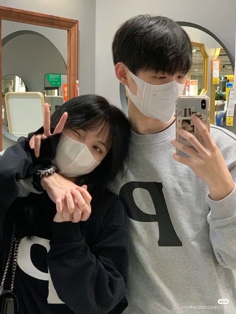 cute ulzzang couple korean couple mirror selfie Boy Korean Ulzzang, Japan Selfie, Boy Korean, Couple Korean, Foto Best Friend, Boy And Girl Friendship, Korean Couple Photoshoot, Anak Haiwan, Girl Friendship