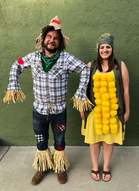 Corn Costume Diy, Corn Halloween Costume, Farmer Costume, Corn Costume, Diy Couples Costumes, Couples Costume, Mystery Party, Corn On Cob, Couple Halloween