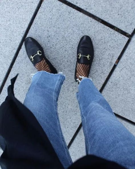 What to Wear with Cropped Pants to Avoid Cold Ankles - my 9 to 5 shoes Mules With Socks, Socks With Loafers, Aquatalia Boots, Loafers And Socks, How To Wear Loafers, Loafers With Socks, Fancy Socks, Gucci Loafers, Sock Outfits