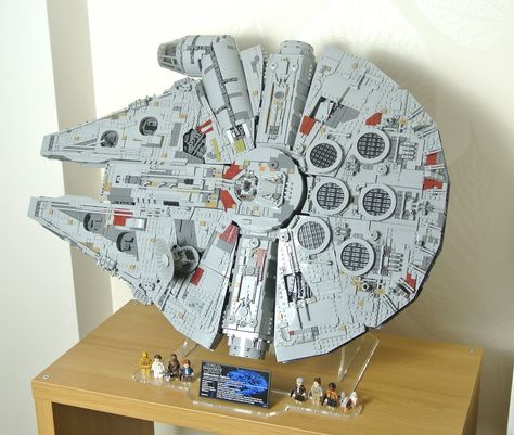 Review: Display Stand for 75192 Millennium Falcon - Wicked Brick | Brickset: LEGO set guide and database Millenium Falcon Lego Table, Millennium Falcon Lego Display, Millenium Falcon Lego Display, Star Wars Lego Display Ideas, Lego Millenium Falcon, Lego Falcon, Lego Displays, Lego Display Ideas, Millennium Falcon Lego