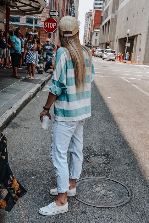 Lesbian Outfits Tomboys Summer, Stem Outfits Style, Lesbian Fashion Feminine, Butch Aesthetic, Aesthetic Finder, Surfer Girl Outfits, Fem Style, Island Outfits, Wardrobe Colors