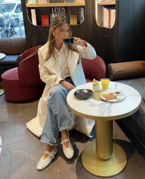 Alaia Shoes, Italian Breakfast, Football Wags, Shoes Outfit, Mode Fashion, Milan Fashion, Work Fashion, Outfits Casuales, Milan Fashion Week