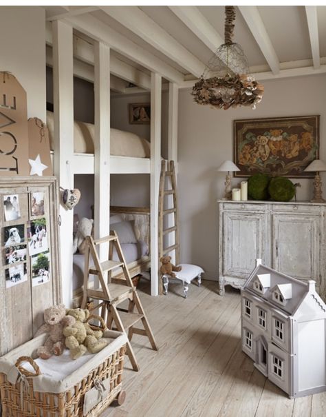 Neoclassical Furniture, Swedish Decor, Chic Kids, French Country Bedrooms, Interior Minimalista, Country Bedroom, Design Del Prodotto, French Interior, French Country House