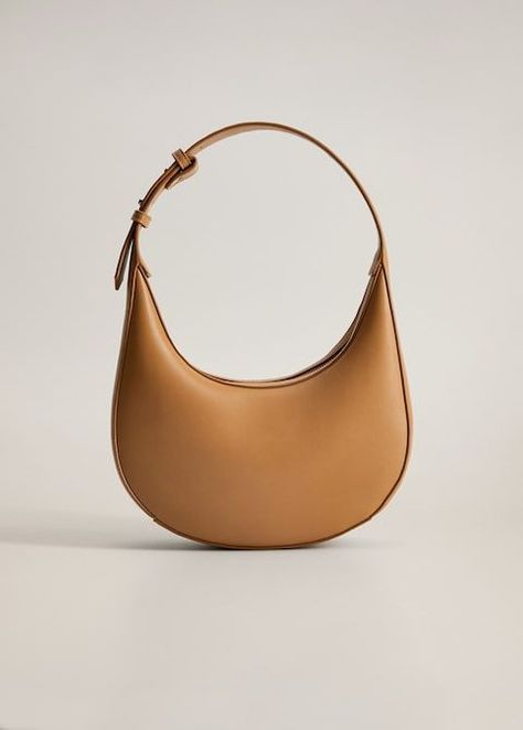 Mango Oval Short Handle Bag Gold Jewelry Aesthetic, Copenhagen Fashion Week Street Style, Inexpensive Jewelry, Jewelry Aesthetic, Mango Fashion, Copenhagen Style, Copenhagen Fashion Week, Street Style Trends, Cheap Jewelry