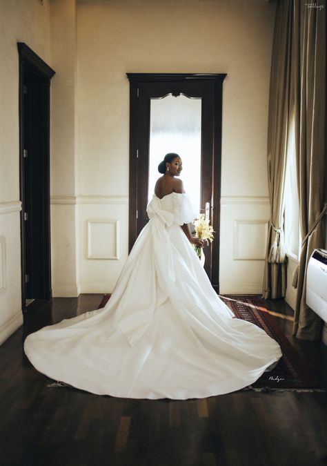 Nigerian White Wedding, Nigerian Wedding Dresses Traditional, White Wedding Ceremony, Glam Wedding Dress, Bellanaija Weddings, Minimalist Bride, Intimate Wedding Photography, Fairy Tale Wedding Dress, Stylish Wedding Dresses