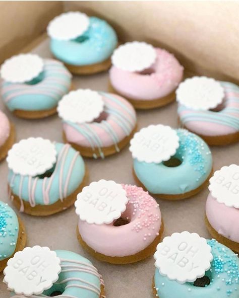 Gender Reveal Doughnut, Gender Reveal Donuts Ideas, Gender Reveal Party Dessert Table, Donut Gender Reveal Ideas, Gender Reveal Pastries, Gender Reveal Dessert Table Ideas, Gender Reveal Cookies Ideas, Gender Reveal Sweets, Donut Gender Reveal Party