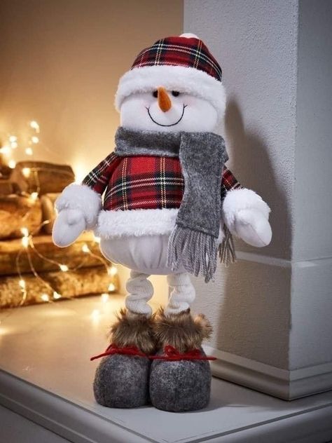 Standing Snowman, Outdoor Christmas Tree Decorations, Tartan Hat, Happy Snowman, Snowman Christmas Decorations, Outdoor Christmas Tree, Hanging Christmas Tree, Christmas Decorations Diy Outdoor, Diy Christmas Decorations Easy