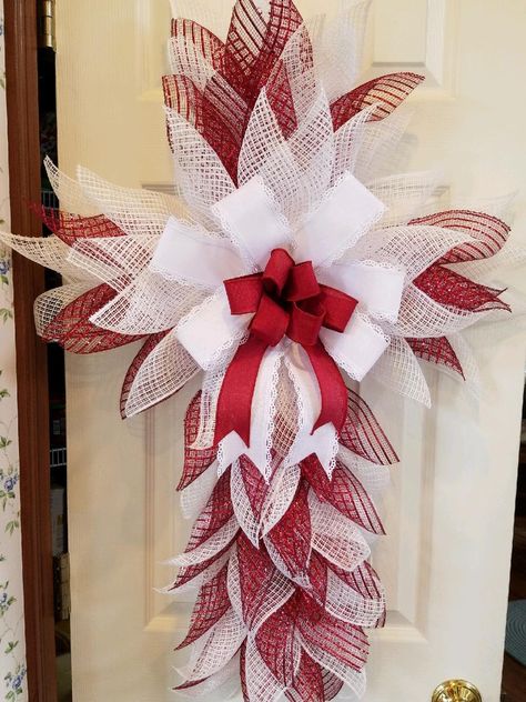 Backhand Tattoos, Cross Wreaths, Rope Wreath Diy, Cross Wreath Diy, Cemetery Ideas, Memorial Wreath, American Flag Crafts, Diy Deco Mesh Wreath, Mesh Cross