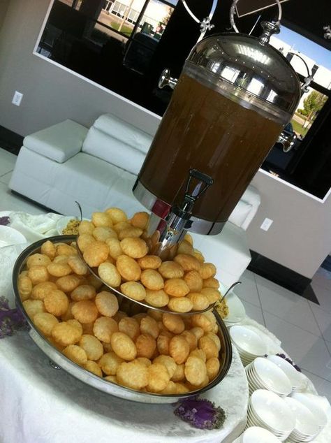 Dholki Food Ideas, Pani Puri Serving Ideas, Indian Food Display, Food Stations Ideas, Creative Wedding Food, Chaat Party, Indian Food Party, Wedding Ideas Indian, Indian Wedding Food