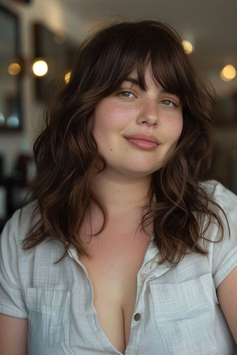 Mid-length haircut for thick hair with soft bangs for round faces Wolfcut On Round Face, Mid Length Haircut Round Face, Round Face Shag Haircut, Shag Haircut Round Face, 2025 Haircuts For Women, Round Face Bangs, Haircuts For Round Chubby Faces, Modern Shag Haircuts, Mid Haircuts