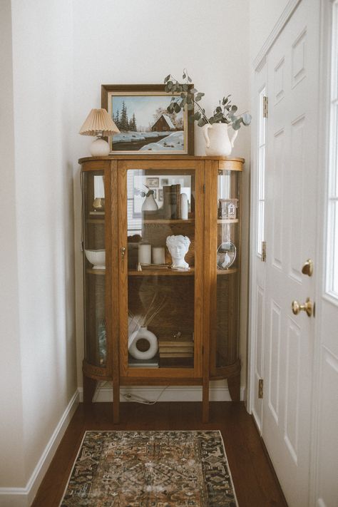 Thrifting Home, Curio Cabinet Decor, Vintage Decorating Ideas, Desert Boho, Vintage Decorating, Antique Cabinets, Glass Cabinet Doors, Vintage Cabinets, Cabinet Decor