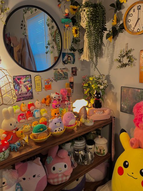 #aesthetic #room #squishmallows Squishmallows Storage, Squishmallow Room, Squishmallow Storage, Squishmallow Aesthetic, Squishmallows Aesthetic, Diy Room Decor Videos, Desk Inspo, Dorm Bedroom, Dope Makeup