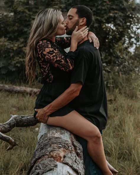 Spicy Outdoor Photos, Spicy Couples Photoshoot Ideas Outdoors, Couples Boudiour Poloroid Ideas, New Couple Photoshoot, Outdoor Boudiour Ideas River, Spicy Engagement Photoshoot Ideas, Couple Poses Spicy, Sultry Engagement Pictures, Couples Bourdier Photoshoot Poses