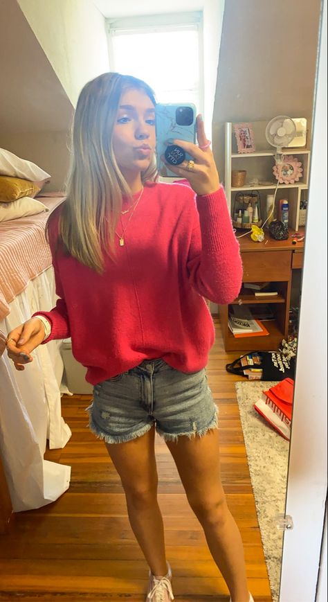 Cute Sweater And Shorts Outfits, Denim Shorts And Sweatshirt Outfit, Shorts And Crewneck Outfit, Jean Shorts And Sweatshirt Outfit, Sweater With Shorts Outfit, Shorts And Long Sleeves Outfits, Sweater With Jean Shorts, Shorts And Sweatshirt Outfit, Long Sleeve With Shorts