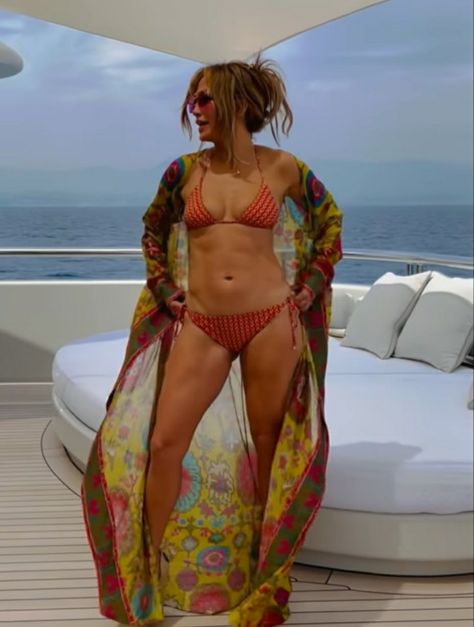 Jennifer Lopez Birthday, Jlo And Ben Affleck, Jennifer Lopez Body, 52nd Birthday, Leah Remini, Hot Beach, Versace Dress, Ben Affleck, Look At You