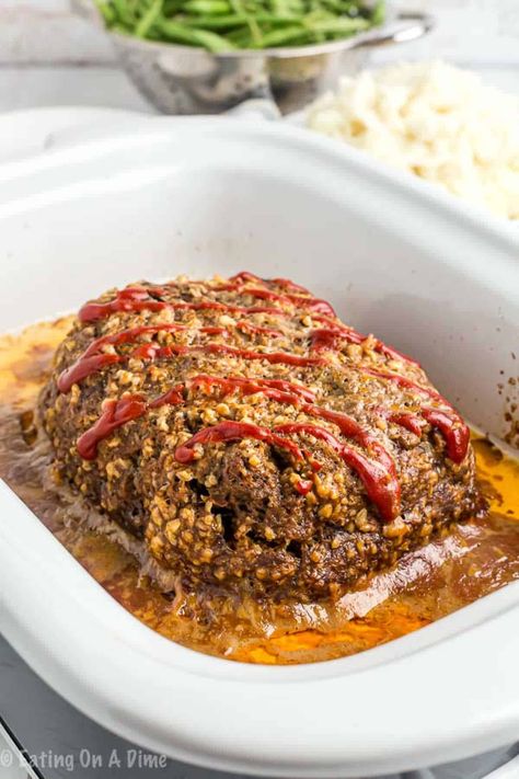 Enjoy traditional meatloaf even in the Summer months thanks to this crockpot meatloaf recipe. No need to heat up your kitchen when you can use the crockpot! Easy Healthy Meatloaf Recipe, Best Crockpot Meatloaf, Easy Crockpot Meatloaf, Traditional Meatloaf Recipes, Crockpot Meatloaf Recipes, Crockpot Meatloaf, Traditional Meatloaf, Meatloaf Dinner, Slow Cooker Meatloaf