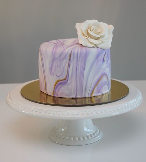 Purple Marble Cake, Marble Cake Design Buttercream, Marble Cake Vanilla Buttercream, Purple Marble Cake With Gold, Pink Marble Fondant Cake, Fondant Cake, Purple Gold, Cake Stand, Fondant