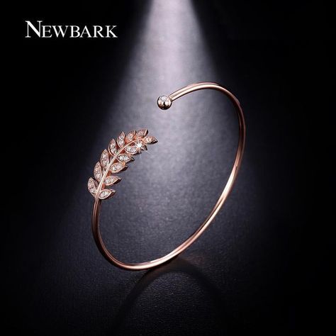 Gold Bracelet Simple, Diamond Bracelet Design, Antique Gold Jewelry Indian, Modern Gold Jewelry, Women Bracelets, Indian Jewellery Design Earrings, Jewelry Bracelets Gold, Gold Rings Fashion, Gold Ring Designs