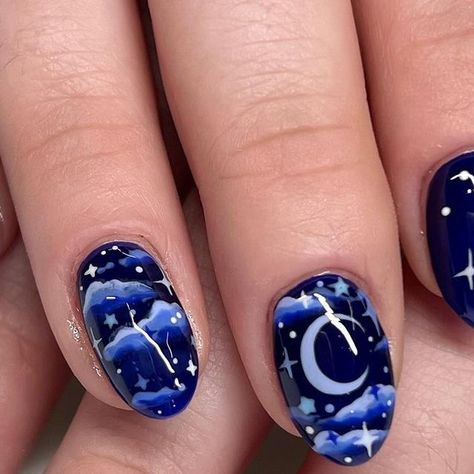 Sky Nail Art, Cloud Nails, Spooky Nails, Sky Nails, Painted Nail Art, Star Nails, Blue Clouds, Cute Nail Designs, Nail Artist