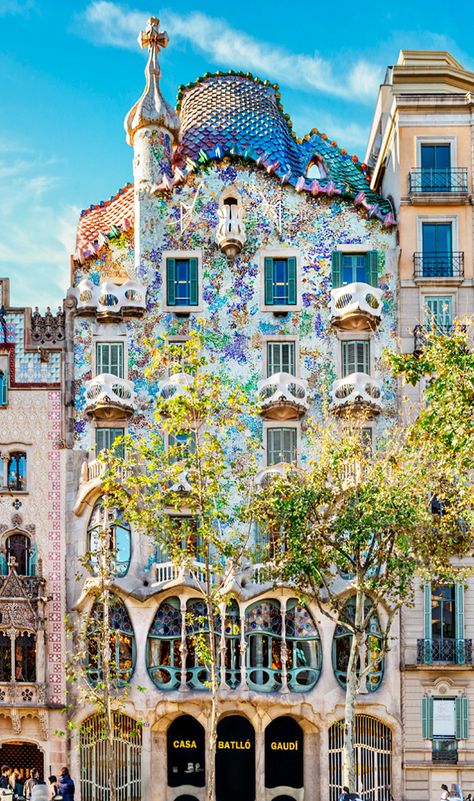 Arquitectura Wallpaper, Art Nouveau Arquitectura, Architecture Art Nouveau, Architecture Cool, Barcelona Itinerary, Parc Guell, Gaudi Architecture, St Georges Day, Gaudi Barcelona