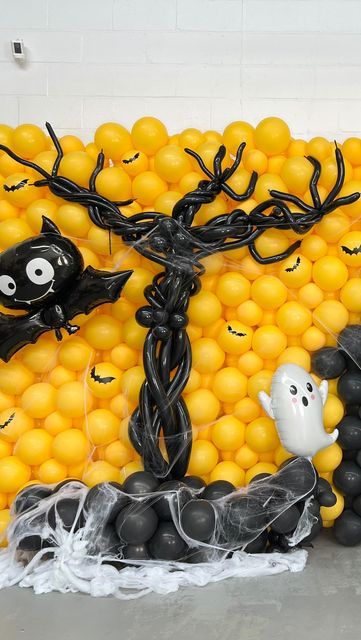 Halloween Balloon Sculptures, Halloween Balloon Column, Halloween Ballon Decor, Halloween Balloon Columns, Halloween Balloon Wall, Halloween Decorations Balloons, Halloween Balloon Ideas, Halloween Balloon Decorations, Halloween Balloon Decor