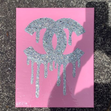 Painting Ideas On Canvas Glitter, Painting With Glitter Canvas, Boujee Canvas Painting, Chanel Painting Canvases, Baddie Paintings Canvas Pink, Chanel Canvas Painting, Paintings With Glitter, Barbie Canvas Painting, Glitter Painting Canvas