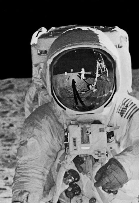 Buzz Aldrin, Space Wallpaper, Space Photography, Space Race, Man On The Moon, Space Suit, Space Program, Space Nasa, Skateboarder