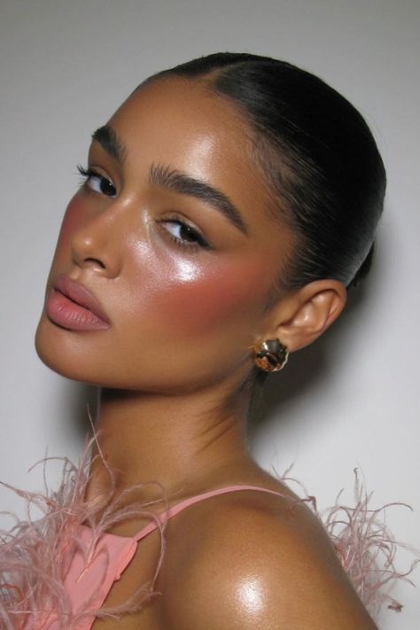 The pretty “glazed blush” trend – that we've noticed taking off across the pages of our favourite makeup artists and TikTok – will shift the attention north to our cheekbones.📷: melissa.hurkman Blush Trend, Festival Make Up, Elegantes Makeup, Dag Make Up, Mekap Mata, Ideas De Maquillaje Natural, Date Night Makeup, Makeup Before And After, Prom Inspo