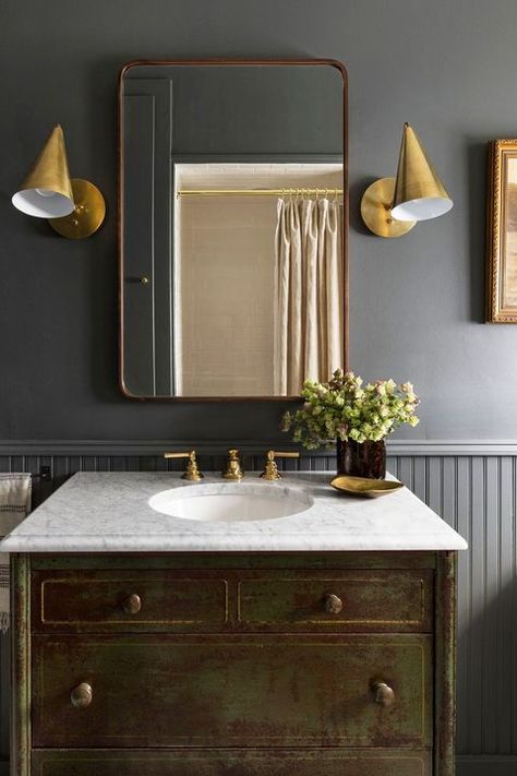 small dark bathroom with gold sconces Small Bathroom Paint Colors, Bathroom Wainscoting, Bathroom Wall Colors, Best Bathroom Colors, Small Bathroom Paint, Gold Bad, Wainscoting Bathroom, Dark Bathrooms, Bathroom Color Schemes