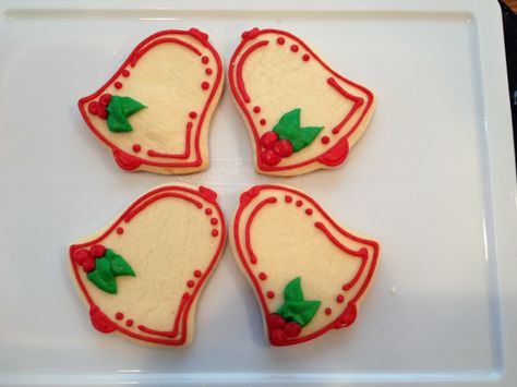 Bell Cookies, Gingerbread Bell, Sugar Cookie Recipe For Decorating, Making Cupcakes, Cookies For Christmas, Christmas Sugar Cookies Decorated, Xmas Bells, Gingerbread Cookies Decorated, Cute Christmas Cookies