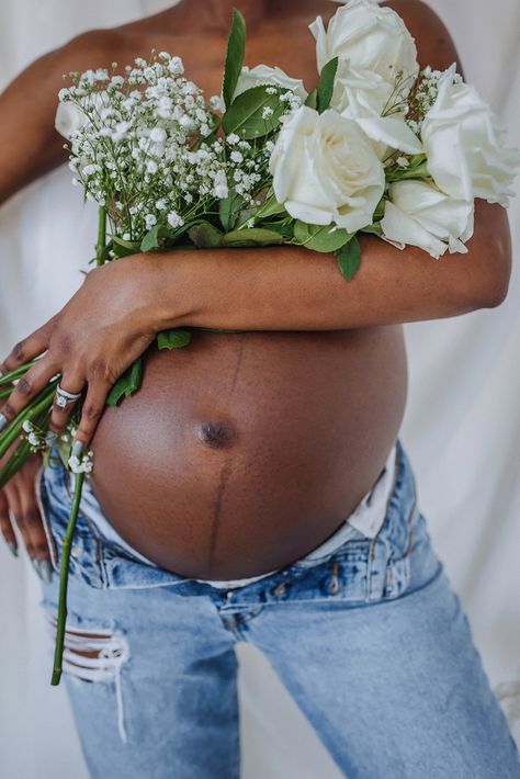 Denim Jeans Maternity Photoshoot, At Home Maternity Shoot Black Women, Self Maternity Shoot, Floral Maternity Shoot Black Women, Maternity Photo Black Women, Maternity Shoot Pictures, Maternity Inspo Pics, Outdoor Maternity Shoot Black Women, Bouquet Maternity Shoot