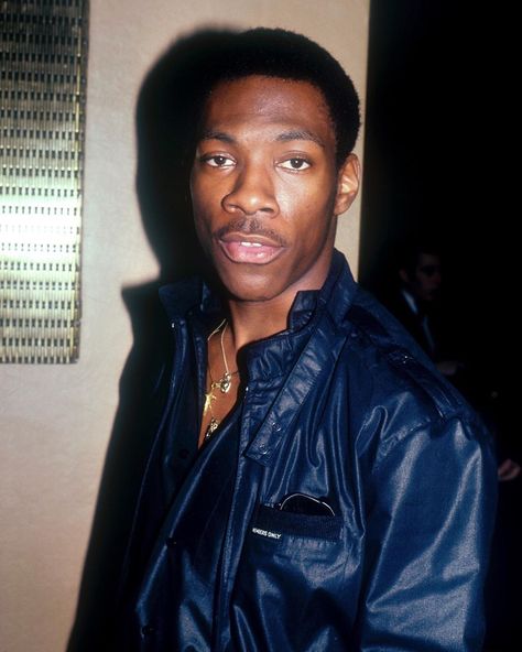 CINESPIA on Instagram: “Eddie Murphy leaving the NBC Saturday Night Live studios, 1982” Eddie Murphy 90s, Eddie Murphy 80s, Tensing Trainor, Ferris Bueller’s Day Off, Famous Comedians, Comedy Actors, Ferris Bueller, Old School Fashion, Eddie Murphy