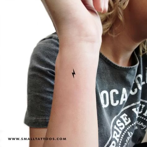 Tattoo Lightning, Tiny Harry Potter Tattoos, Lightning Tattoo, Tiny Tats, Small Girly Tattoos, The Celts, Harry Potter Tattoos, Small Girl Tattoos, Lightning Bolts