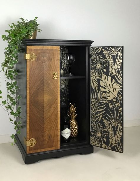 Upcycled Drinks Cabinet Ideas, Vintage Storage Cabinet, Drinks Cabinet Ideas, Black And Gold Furniture, Upcycle Cabinet, Black Drinks, Gin Cabinet, Vintage Drinks, Upcycled Furniture Diy