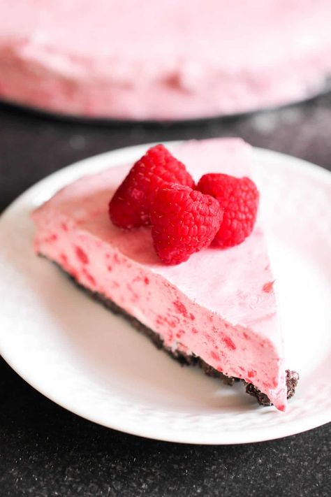 The BEST Frozen Raspberry Pie Recipe (Simple Ingredients) Frozen Raspberry Pie, Raspberry Pie Recipe, Savory Pie Recipes, Cool Whip Pies, Make Pie Crust, Make Homemade Ice Cream, Yummy Pie Recipes, Banana Cream Pudding, Raspberry Desserts