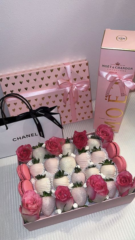 ♡🧸🤍 Spoiling Girlfriend Ideas, Luxury Birthday Gifts Aesthetic, Gifts For Girlfriend Birthday Ideas, Romantic Gift Ideas, Gifts Aesthetic, Luxury Birthday Gifts, Birthday Goals, Birthday Inspiration, Princess Gifts