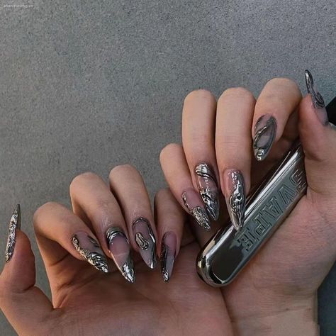 Edgy Almond Nails Designs, Super Cool Nails, Nails Acrylic Metallic, Aespacore Nails, Mercury Nails, Matrix Nails, Techno Nails, Cyberpunk Nails, Futuristic Nails