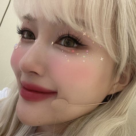 Kpop Idol Makeup, Idol Makeup, Lee Siyeon, Kpop Makeup, Concert Makeup, Makeup Icons, Ethereal Makeup, Glam Makeup Look, Asian Eye Makeup