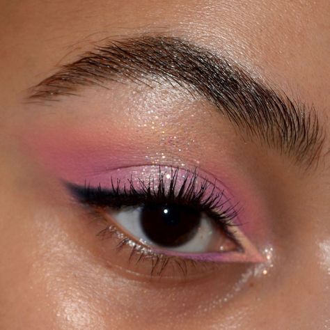 ColourPop Cosmetics on Instagram: “peachy pink 💞🍑 would you recreate this look? 25% OFF SITE WIDE SALE HAPPENING RIGHT NOW on Colourpop.com! - wearing: miss bliss palette -…” Makeup Utensils, Coral Makeup, Colourpop Cosmetics, Pink Eyeshadow, The Law Of Attraction, Historical Dresses, Peachy Pink, Shadow Palette, Simple Makeup