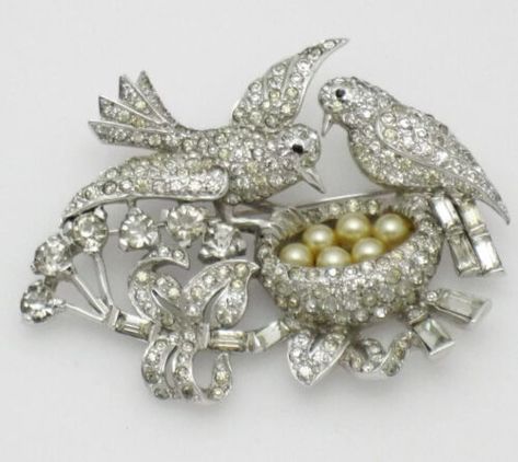 ad eBay - Find many great new & used options and get the best deals for Unique Two Magpies Love Birds Engagement Vintage Brooch For Gift 14K White Gold at the best online prices at eBay! Free shipping for many products! Pearl Love, Diamond Brooch, Bird Brooch, Bird Jewelry, Pearl Brooch, Silver Brooch, 925 Silver Jewelry, Animal Jewelry, Styl Vintage