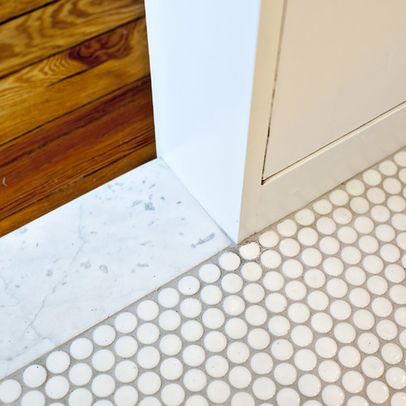 Marble/penny tile/hardwood floor transition Marble Penny Tile, Marble Threshold, Penny Tiles Bathroom, Room Tiles Floor, Penny Tile Floors, Floor Transition, Bath Redo, Penny Tile, Room Tiles