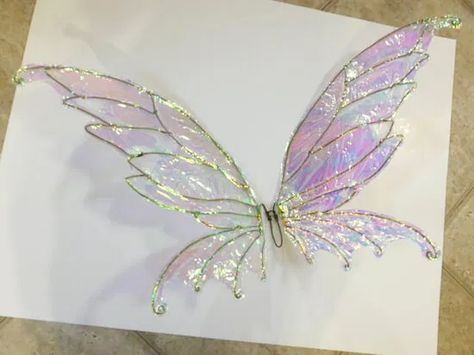 How to Make DIY Fairy Wings with Cellophane, an Easy to Follow Tutorial - Diy Fairy Wings, Fairy Costume Diy, Fire Fairy, Fairy Photoshoot, Diy Wings, Bijoux Fil Aluminium, Fairy Crafts, Gelang Manik, Diy Fairy