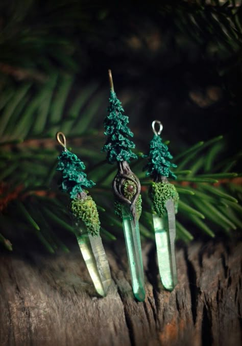 elvish *forest* pendants ♥️ Wearable Plant, Diy Resin Crystals, Polymer Clay Kunst, Creation Art, Tree Houses, Crystal Crafts, Clay Figures, Polymer Clay Projects, Tree Pendant