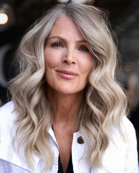 Denver | Blonde | Balayage on Instagram: “Can you make the rest of my hair blend into my grey, but not to grey? Say less … ⏱ 5 hour appointment 💰$650 for this total look ⚫️ toned…” Hairstyles For Medium Length Hair Older Women, Hair Color For Women Over 60, Deb Hair, Mum Hair, Hair Lights, Medium Shag, Haircuts Long, Grey Blonde, Balayage Blond