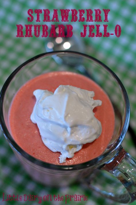 Strawberry Rhubarb Jell-o Parfait Rhubarb Jello, Grow Rhubarb, Jello Mold Recipes, Gelatin Recipes, Rhubarb Desserts, Strawberry Jello, Jello Salad, Pepper Jelly, Jello Recipes